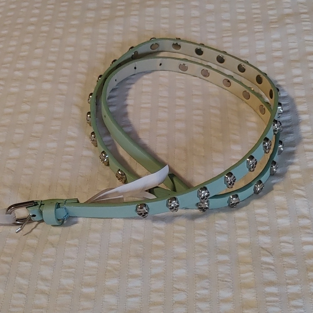 🌻NWT Light Green Silver Skull Belt Size Large